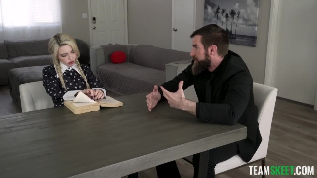 Скромная блонда с косичками принимает большой член бородатого мужика