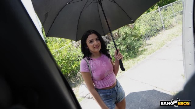 Сучка сама готова на хуй запрыгнуть