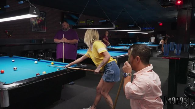 Публичное распутство в бильярдном клубе
